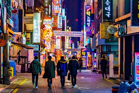  Seoul: A Pocket Guide To Urban Living – Ein visuelles Fest für Großstadtliebhaber und ein Fensterblick in die koreanische Seele