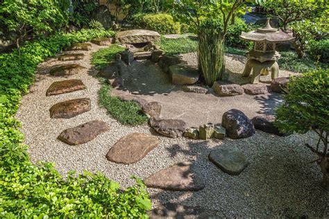  Zen Gardens: An Oasis of Tranquility 